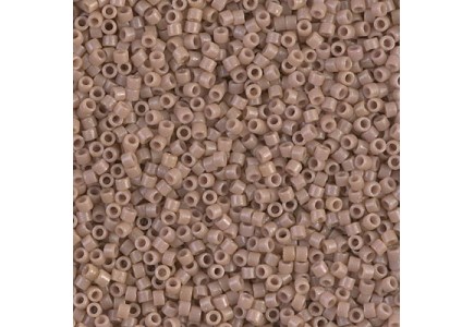 DElica 11/0 DB2105 Duracoat Op Beige