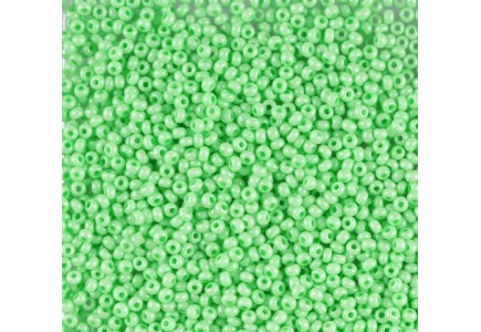 50 gr *Preciosa 10/0 19001/16156 Green dyed Chalkwhite	