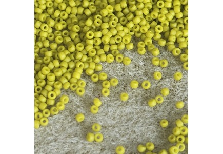 Margele Toho 15/0 2600F Semi Glazed Lemon Grass