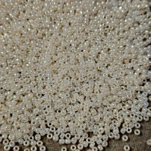 Toho 8/0 0147 Ceylon Lt. Ivory