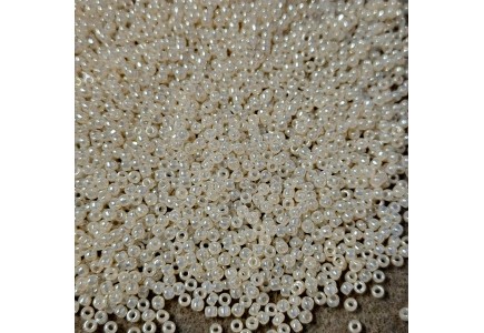 Toho 8/0 0147 Ceylon Lt. Ivory