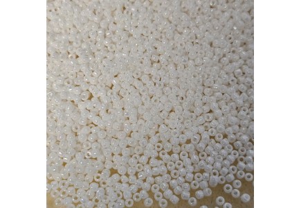Margele Toho 11/0 0401 Opaque Rainbow White