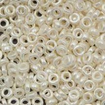Miyuki Spacer 2,2x1 0592 Antique ivory Pearl Ceylon Miyuki Spacer 2,2x1 0592 Antique ivory Pearl Ceylon