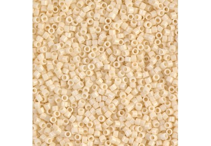 Delica 10/0 DB100732 Opaque Cream