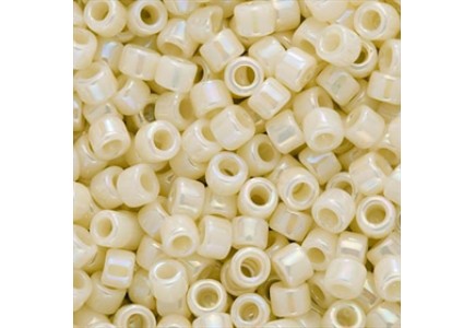 Delica 10/0 DB100157 Opaque Cream AB 