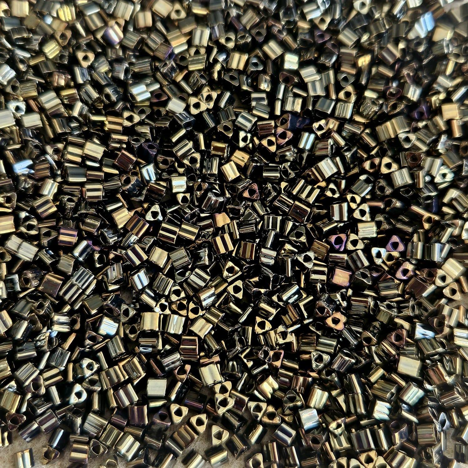 Toho Triangle 8/0 83 Metallic Iris Brown — Imaginea 1
