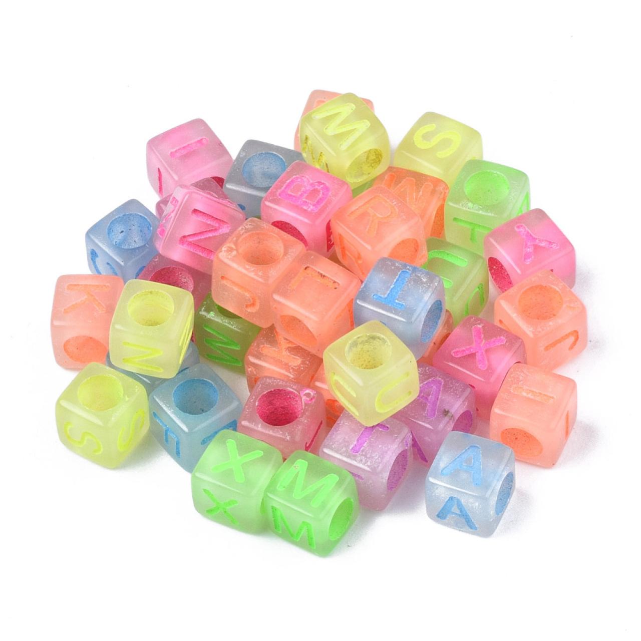 Margele Litere 6x6mm Glow In The Dark — Imaginea 1