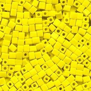 Miyuki Cube 4mm 0404 Opaque Yellow — Imaginea 1