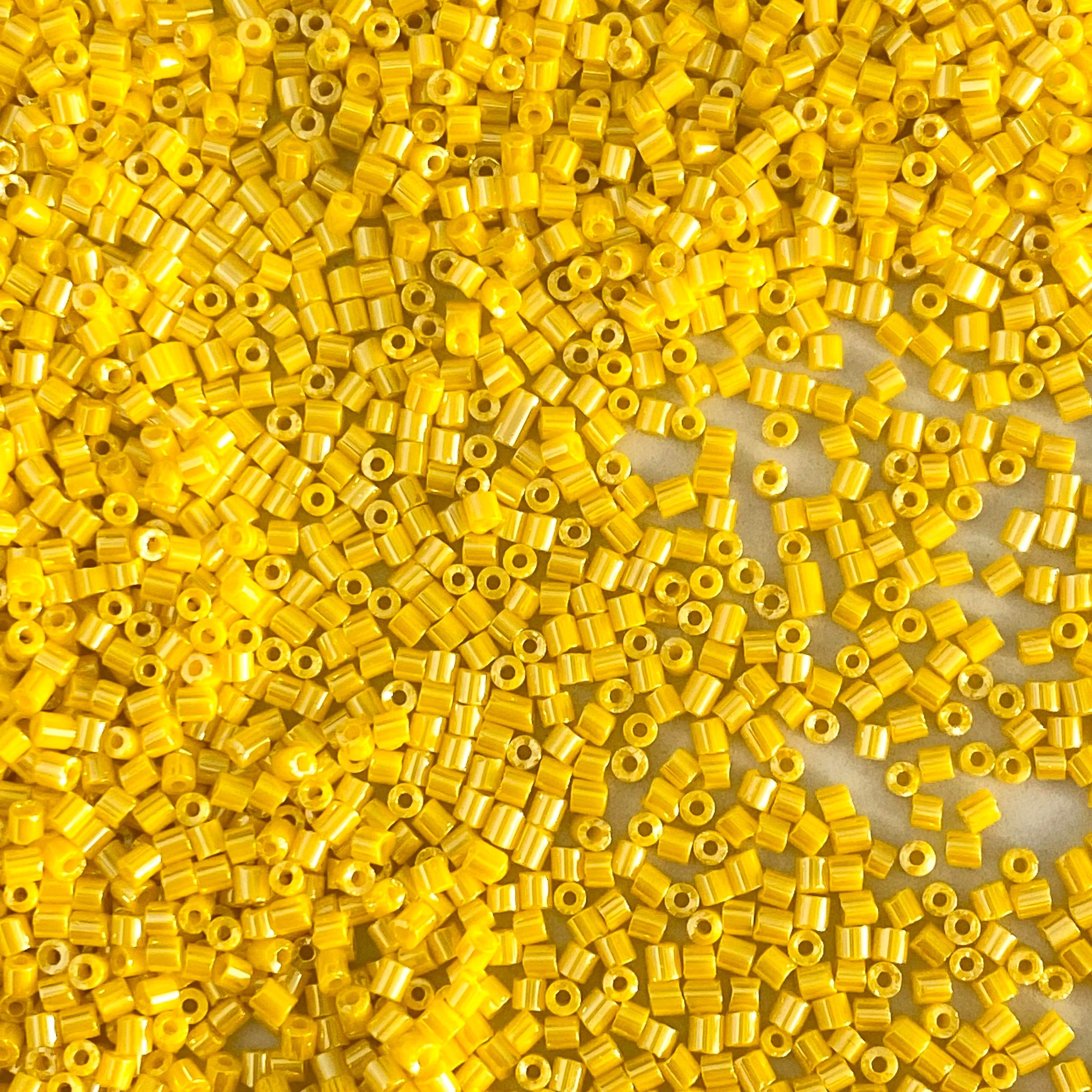 Preciosa Bugle 2mm 12001/88130 Yellow Luster — Imaginea 1