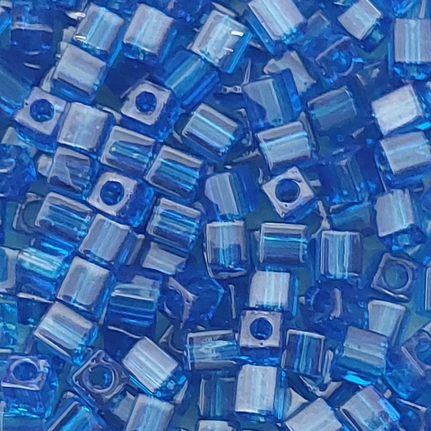 Miyuki Cube 4mm 0149 Trans. Capri Blue — Imaginea 1