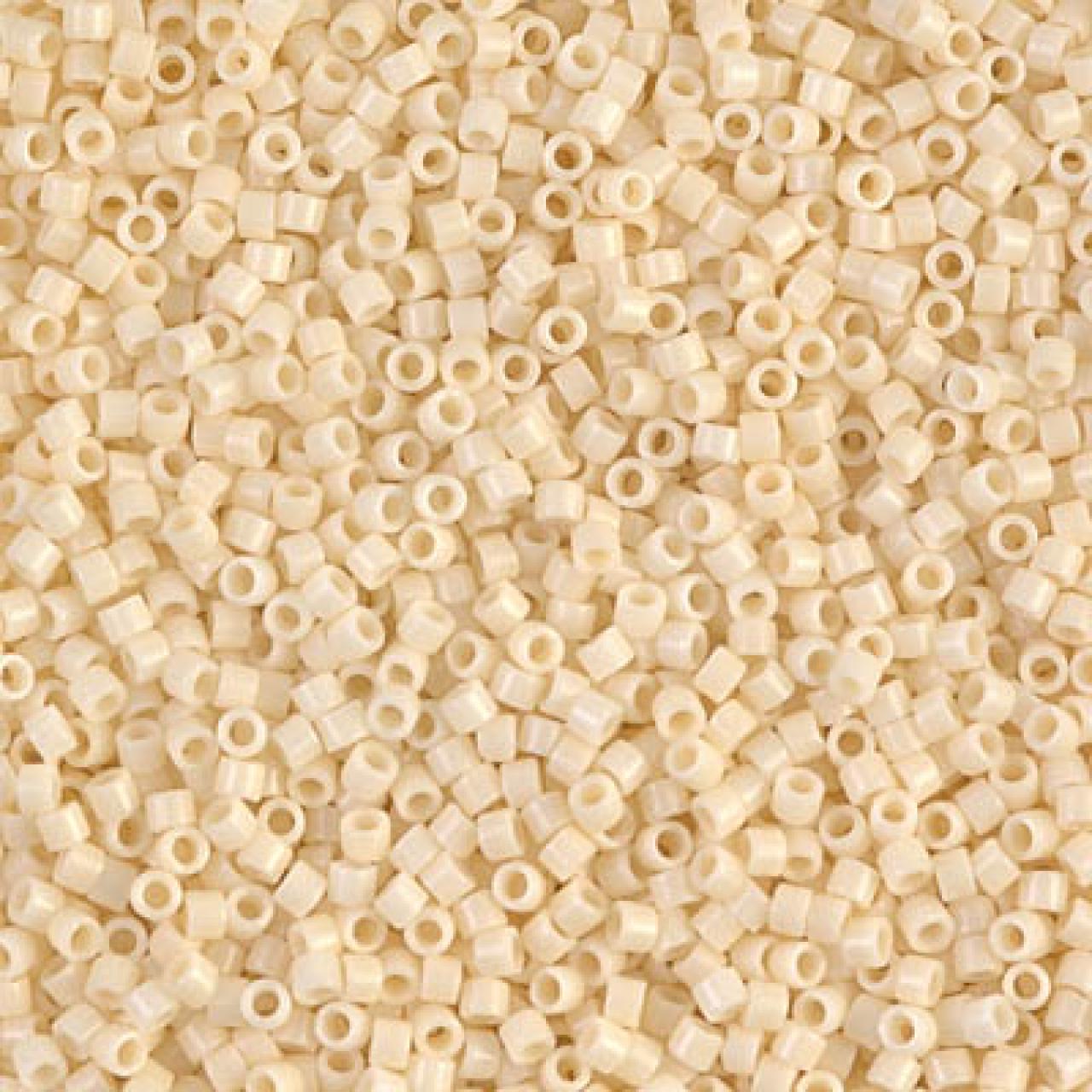 Delica 10/0 DB100732 Opaque Cream
