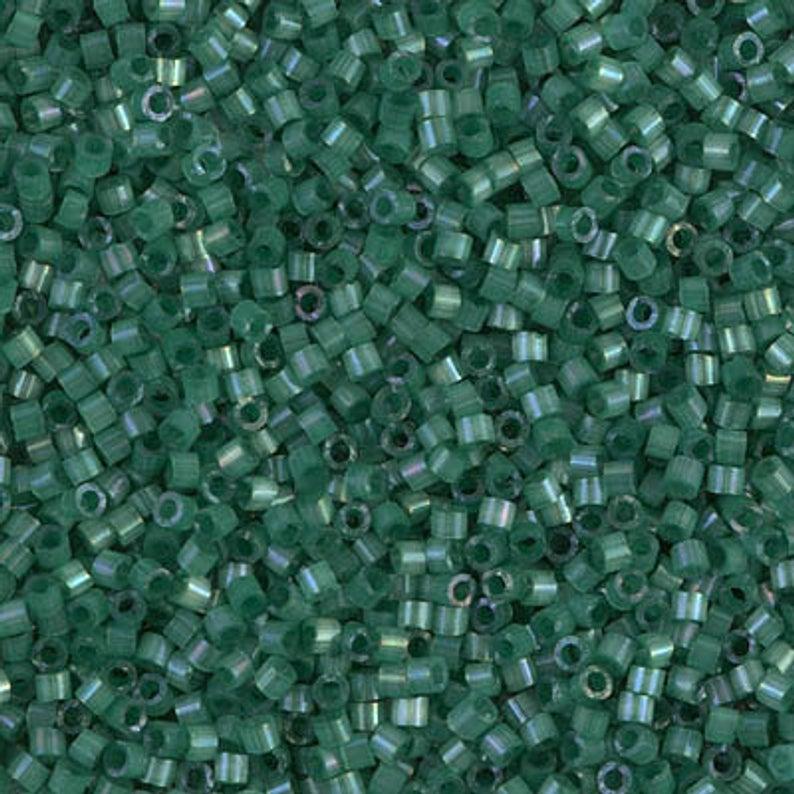 Delica 11/0 DB1814 Dyed Emerald Silk Satin — Imaginea 1