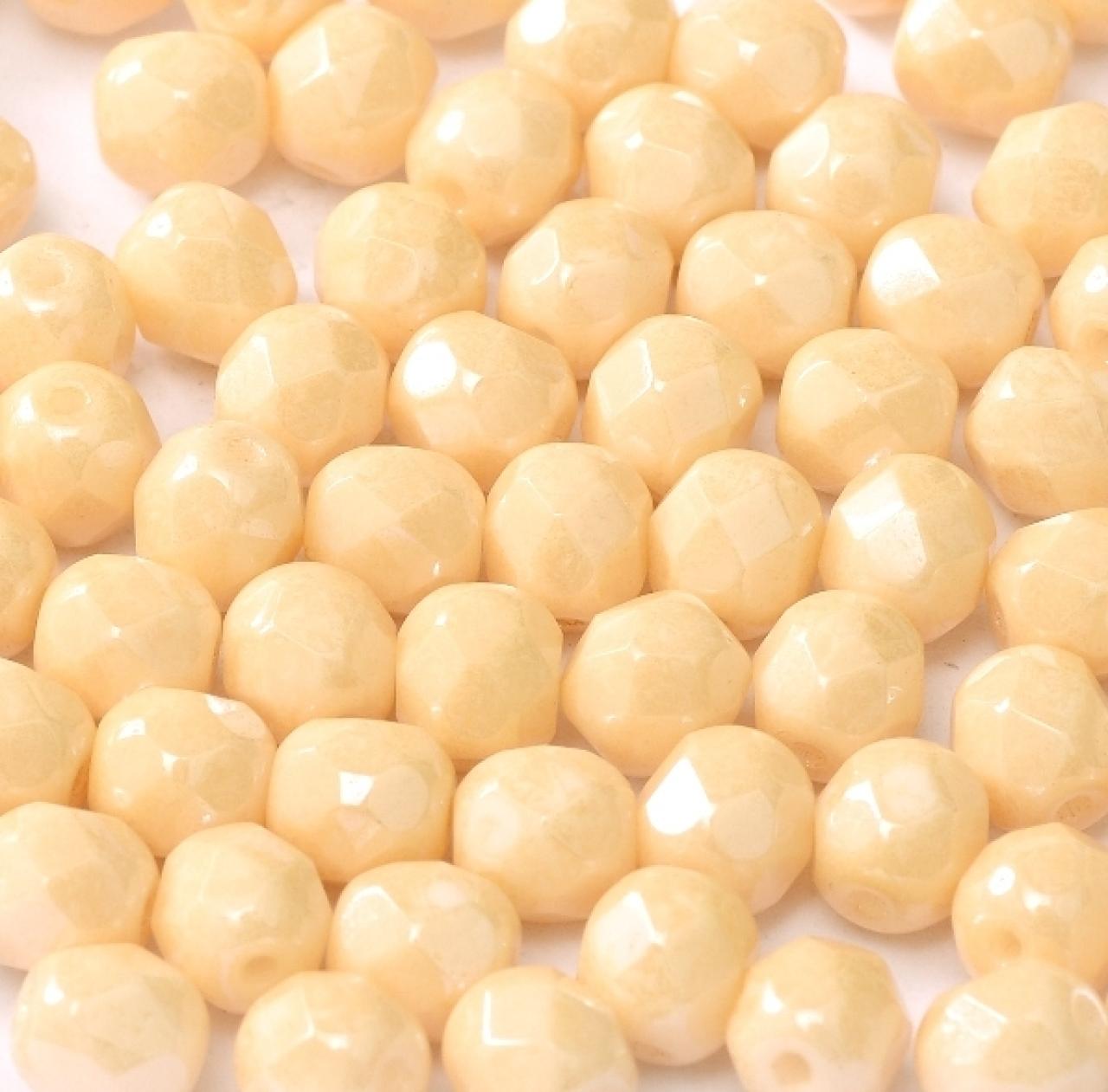 Margele Cehesti Fire-Polish 4mm 03000/14413 Chalk White Champagne Luster