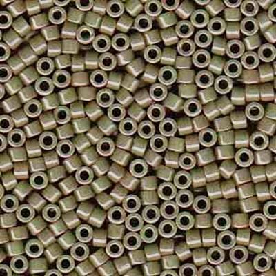 Delica 11/0 DB0657 Dyed Opaque Olive — Imaginea 1