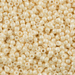 Margele Toho 11/0 0123 Opaque Lustered Lt. Beige