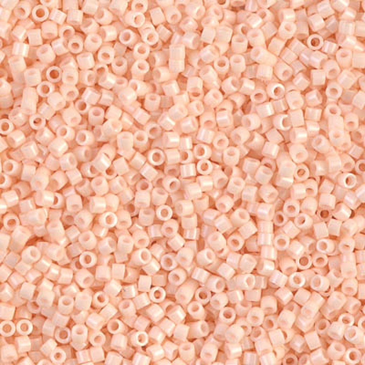 Delica 11/0 DB1492 Opaque Lt.Peach
