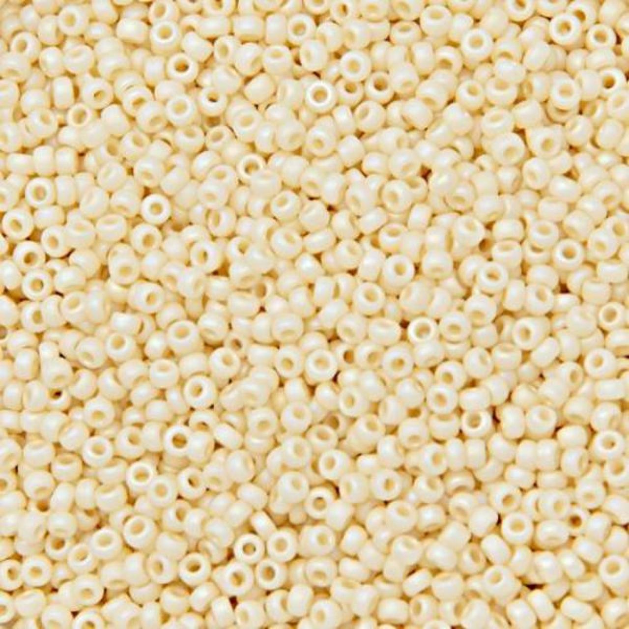 Margele de nisip Miyuki 15/0 0492 Opaque DK. Cream