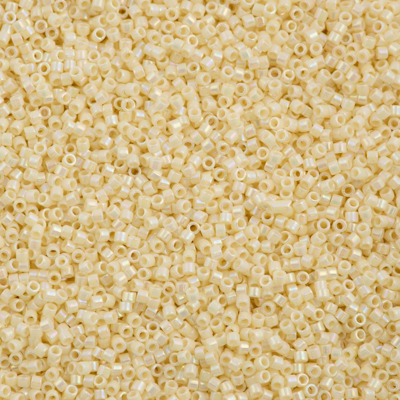 Delica 11/0 DB0157 Opaque Cream AB
