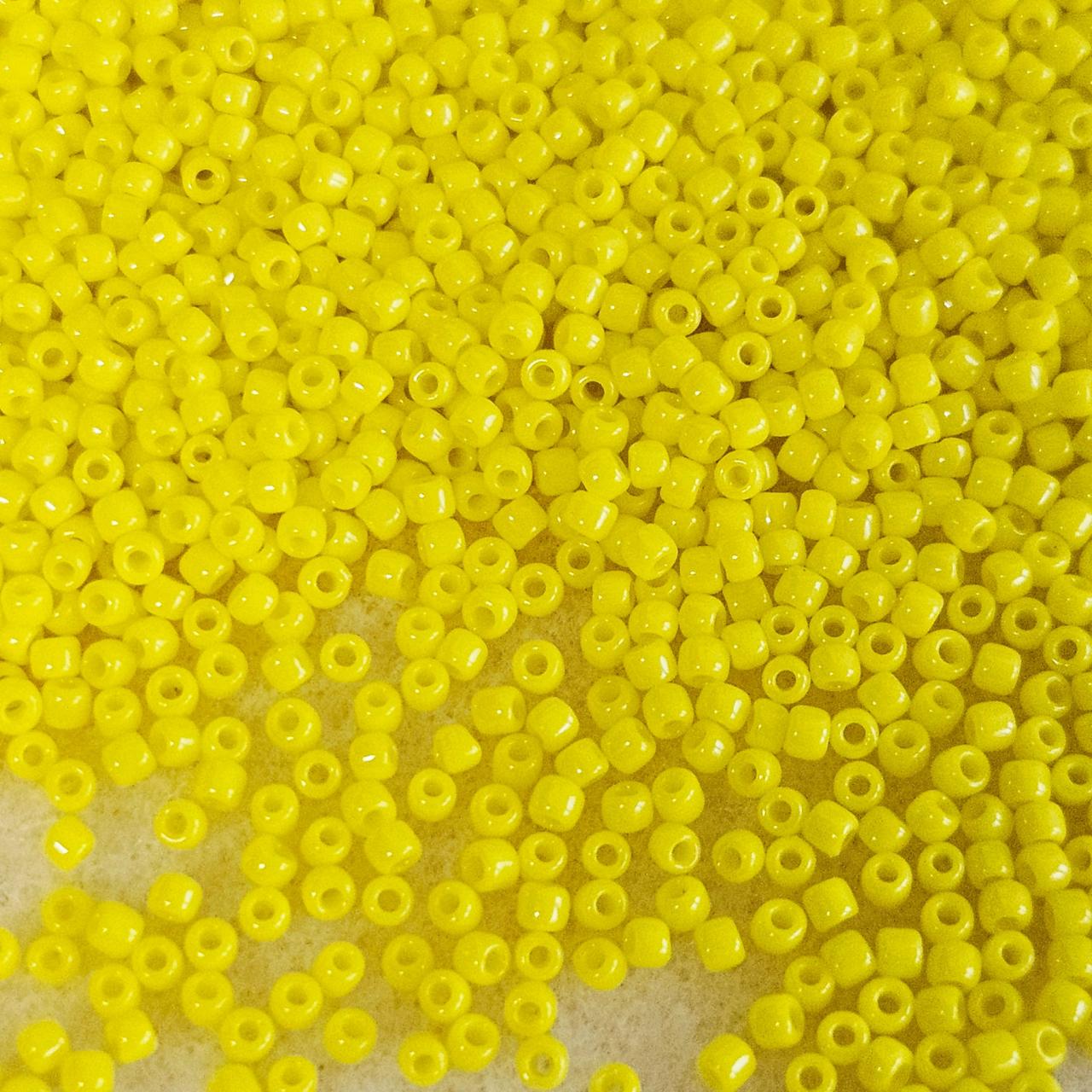 Margele Toho 11/0 0042 Opaque Dandelion