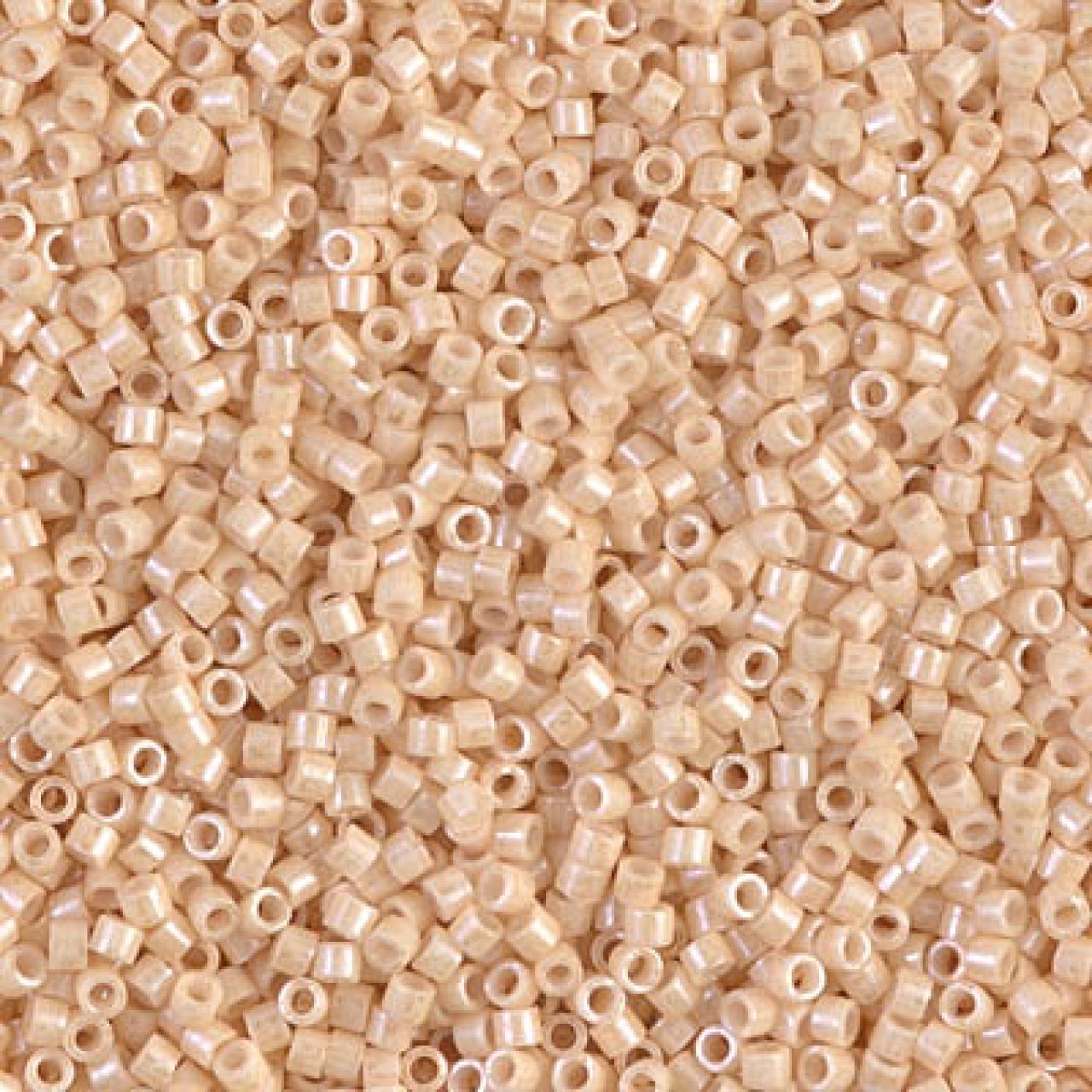 Delica 11/0 DB0204 Ceylon Lt. Beige